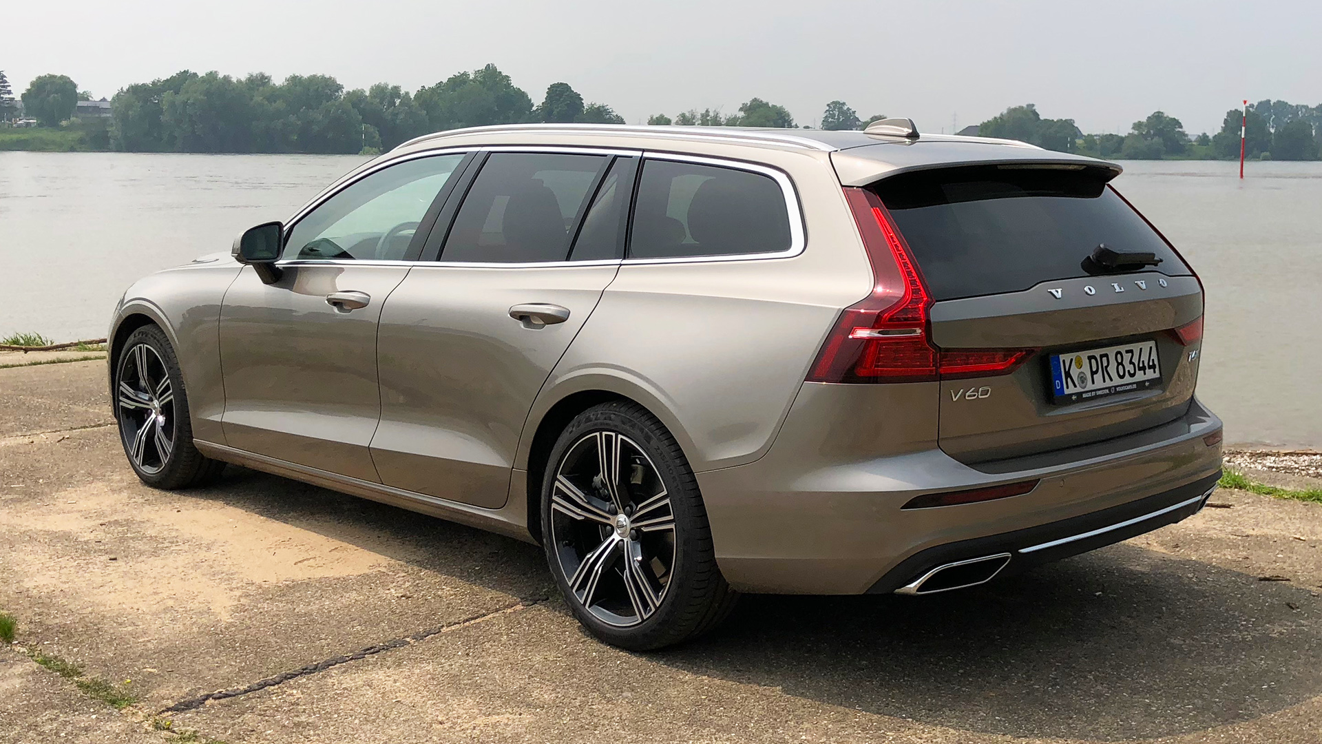 Volvo V60 T6 AWD Review amp Test Drive with the new Premium Sport 